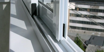 Основные достоинства алюминиевых окон раздвижного типа