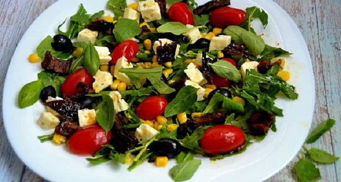 Как приготовить итальянский салат?