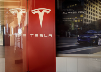 Amazon стал инвестором стартапа, который есть соучредителем компании Tesla