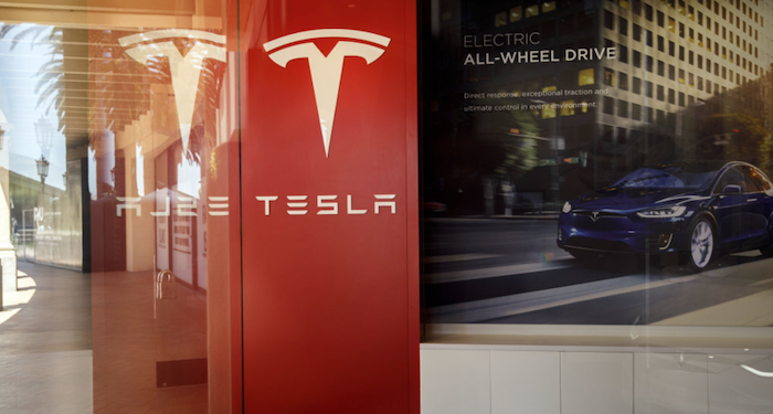 Amazon стал инвестором стартапа, который есть соучредителем компании Tesla