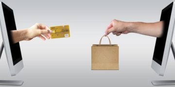 Бумажная сумка стоимостью несколько десятков тысяч рублей появилась в продаже