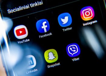 Руководство Facebook и Twitter попало под критику