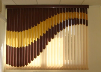 Достоинства и монтаж вертикальных жалюзей на окна