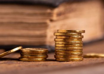 Со старыми деньгами прощается Украина