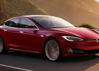 Тесла продает свои акции