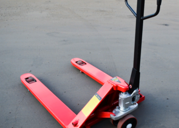 Назначение и применение широковильных гидравлических тележек