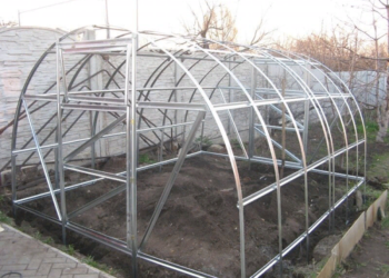 Оцинкованная теплица: достоинства и правила монтажа