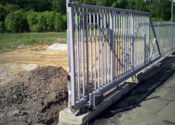 Правила и этапы монтажа въездных откатных ворот