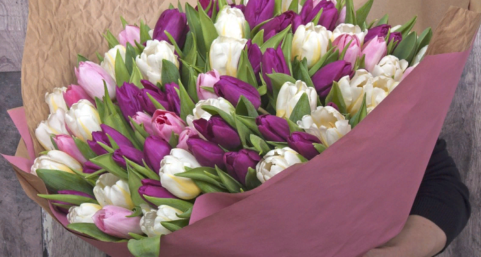 Идеи и правила оформления букетов из тюльпанов