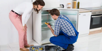 Почему холодильник сильно шумит и как это исправить