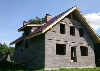 Дом из керамзитобетонных блоков: достоинства и правила строительства