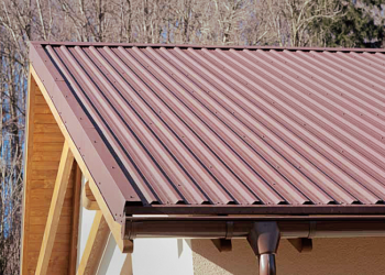 Достоинства кровельного профнастила и отличительные особенности