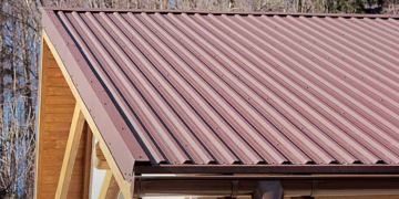 Достоинства кровельного профнастила и отличительные особенности