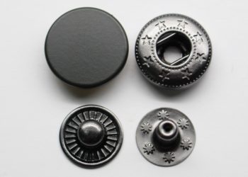 Кнопки для одежды металлические: достоинства и как установить