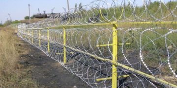 Способы и этапы монтажа ограждения из колючей проволоки Егоза