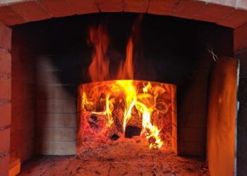 Печи с каменным подом: достоинства и монтаж оборудования