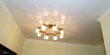 Натяжные потолки из ПВХ: достоинства и правила монтажа