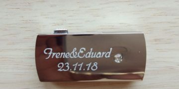 Флешки с гравировкой: достоинства и способы изготовления