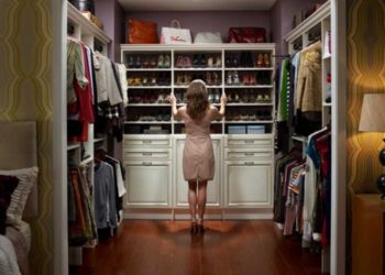 Создание гардеробной в доме: советы по наполнению помещения