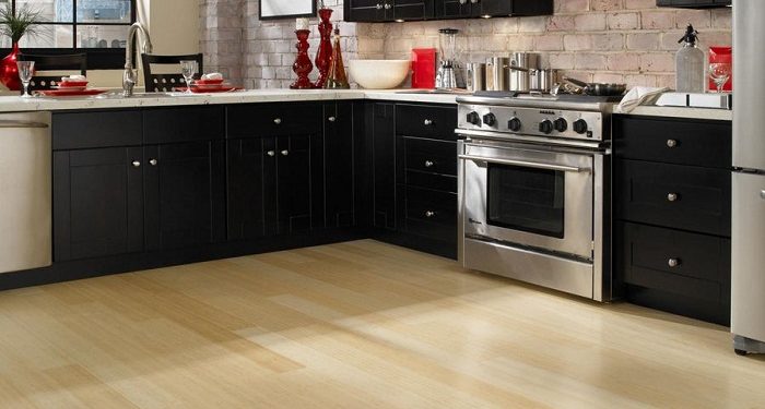 Ламинат для кухни: требования к покрытию и монтаж