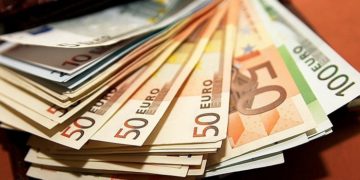 Обмен евро в Украине: куда обращаться за выгодным курсом