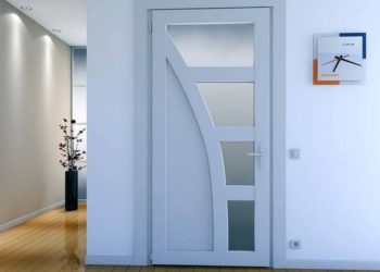 Главные достоинства пластиковых дверей и процесс установки