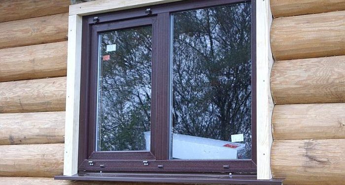 Установка пластикового окна в доме из бруса: особенности монтажа