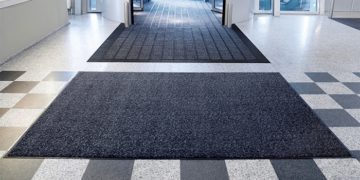 Тонкости выбора грязезащитных ковров и основные критерии