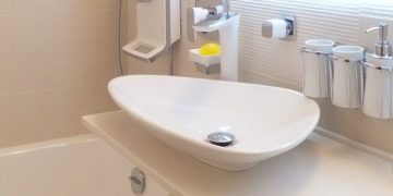 Как выбрать столешницу для ванной комнаты: преимущества искусственного камня?