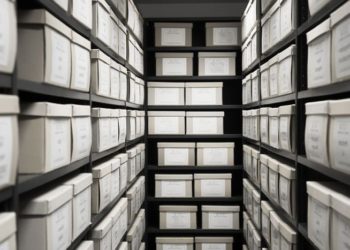 Преимущества хранения архивной документации компании на складе