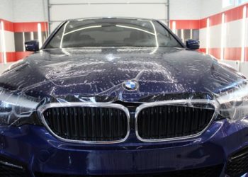 Для чего проводится оклейка автомобиля антигравийной пленкой?