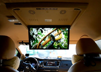 Преимущества потолочного монитора при установке в автомобиль