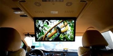 Преимущества потолочного монитора при установке в автомобиль
