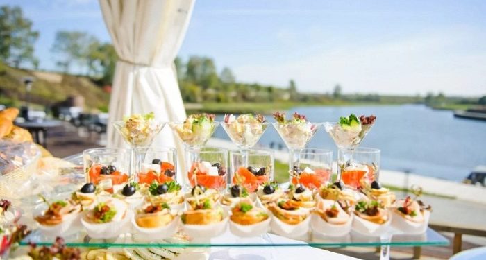 Преимущества выездного кейтеринга и что входит в данную услугу?