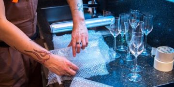 Как правильно перевезти посуду при переезде: рекомендации и советы