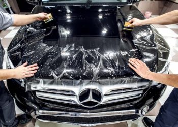 Оклейка автомобиля антигравийной пленкой: особенности процедуры