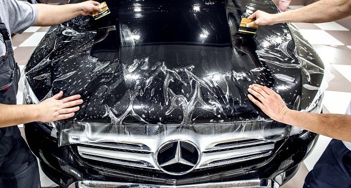 Оклейка автомобиля антигравийной пленкой: особенности процедуры