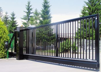 Особенности установки откатных ворот и достоинства конструкции