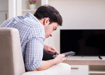 Как отремонтировать современный телевизор, если пропал звук?