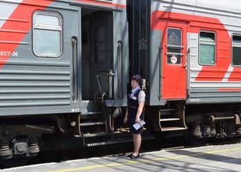 Как стать проводником вагона и ключевые обязанности специалиста