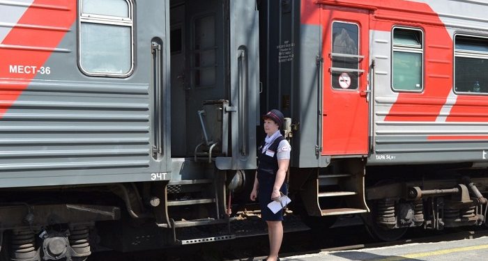 Как стать проводником вагона и ключевые обязанности специалиста
