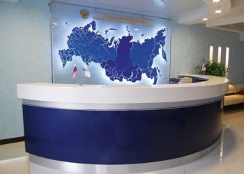 Ресепшн из акрилового камня: достоинства материала и производство