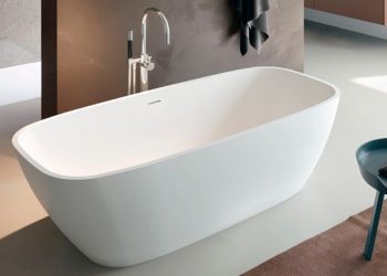 Положительные стороны ванны из искусственного камня и правила ухода