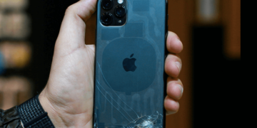 Замена заднего стекла на iPhone: как использовать лазер?