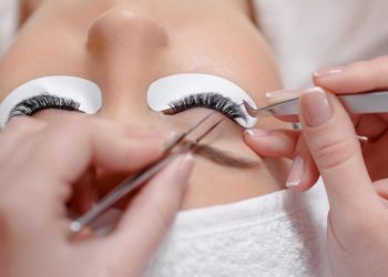 Наращивание ресниц как бизнес: с чего начать и что нужно для старта?