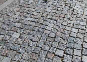 Ключевые преимущества гранитной брусчатки и особенности укладки