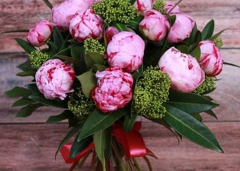 Интересные идеи для сборки букетов из пионов и полезные советы