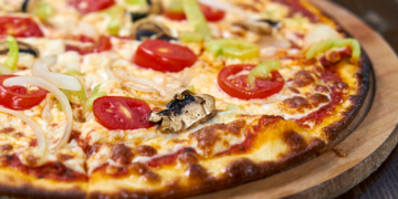 Готовим пиццу дома: секреты опытных хозяек и важные моменты