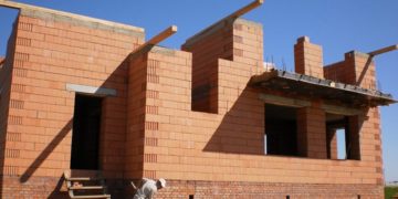 Основные преимущества кирпичных домов и особенности строительства