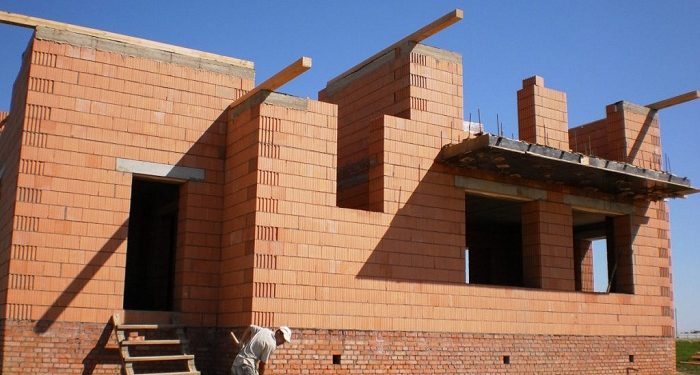 Основные преимущества кирпичных домов и особенности строительства